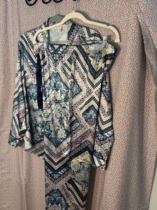 Victoria's Secret Other - Victoria Secret silky pajamas Size L